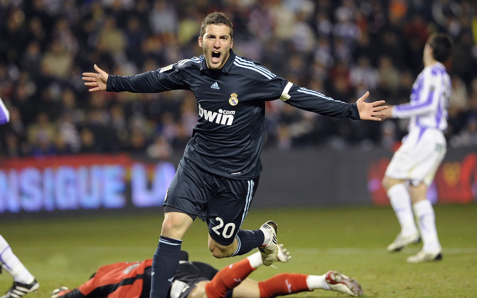 天神下凡！巴雷拉一战封神，希腊艺术足球的现代图腾